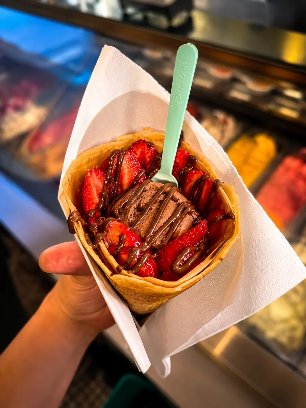 Crêpes artesanales con Nutella y Lotus en La Gelateria de Roses